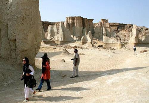 قشم و ارس کارت سبز می گیرند؟