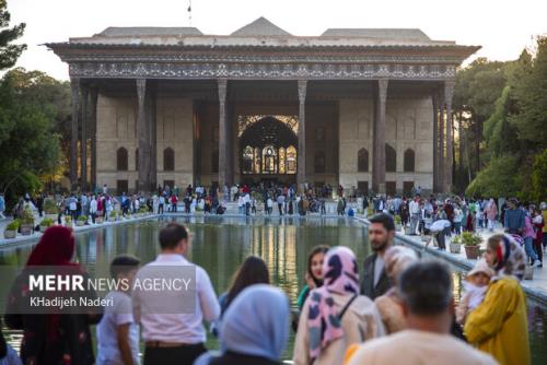 نوروز سال جاری ظرفیت اقامت گردشگران در اصفهان به ۲۲۰ هزار نفر افزایش پیدا کرد