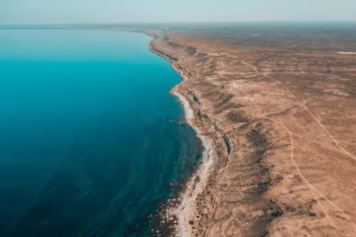 کاهش ۲۰ سانتیمتری آب دریای خزر در سال