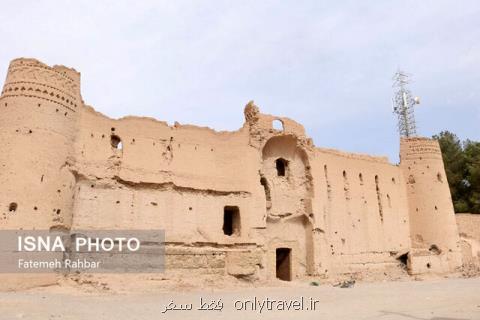 ریزش بخشی از قلعه فهرج در بارندگی اخیر یزد ریزش بخشی از قلعه فهرج در بارندگی اخیر یزد