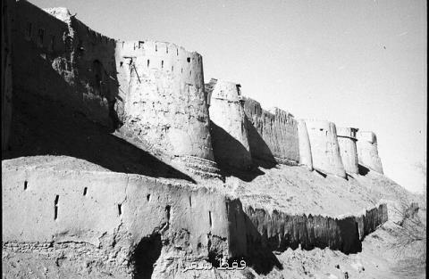 فرو ریختن ارگ ۲۰۰۰ ساله در شهر غزنین فرو ریختن ارگ ۲۰۰۰ ساله در شهر غزنین
